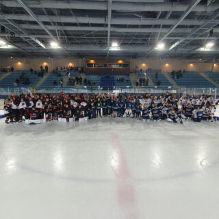 🏒 Un beau week-end sur la glace pour nos jeunes Béliers !

🐏 U11 à Brest – Tournoi tout le week-end
Beaucoup d’énergie et un retour unanime : TOP ! 💪

🐏 U9 à Cholet – Plateau
De belles attitudes et un début de cohésion prometteur 👏

🐏 U13 à Rennes – 3v3
Deux équipes mixées Brest / Lanester,
avec un beau mélange de maillots sur la glace 😎

Merci  au @albatrosdebrest_officiel pour la collaboration !

💛🖤 Bravo à tous pour votre engagement, votre fair-play et vos sourires !

#béliersdelanester #hockey #hockeymineur  #lanester