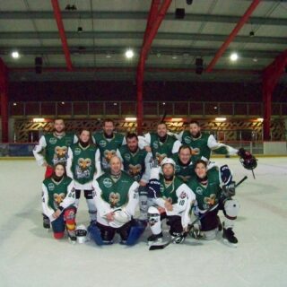 🏒🔥 Retour en images 🔥🏒

Le week-end dernier, nos Béliers étaient à Poitiers pour affronter @sphc86_officiel, @dogsdecholet_officiel et @hogly_  de La Roche-sur-Yon 💪
➡️ 4 victoires au bout du week-end 🙌

Un grand merci à Poitiers pour l’accueil 🤝
Du beau hockey, du fun et une super ambiance 🖤💛

Merci aussi à nos amis @ducsdangers pour le renfort 👊

📸⬇️
#LesBéliers #Hockey #RetourEnImages #tournoidehockey