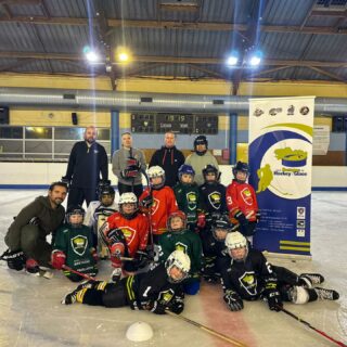 🏒 Plateau Fair Play Zir à Lanester 🏒

Ce samedi, une dizaine de jeunes hockeyeurs des clubs @albatrosdebrest_officiel, @leskorrigans22, @rennescormoranshockeyclub et @beliersdelanester  se sont retrouvés à la patinoire du Scorff pour un plateau Fair Play Zir.

Au programme : des jeux, des petits matchs et beaucoup de sourires.

Un grand merci aux entraîneurs et encadrants pour l’organisation de ce plateau.