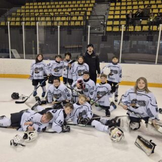 🏒 Plateau U11 à Rennes 🏒

Retour en images sur le plateau U11 organisé par les @rennescormoranshockeyclub . Nos U11 étaient associés avec les @albatrosdebrest_officiel.

Bravo aux enfants et merci aux encadrants pour cette belle journée sur la glace 👏❄️