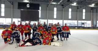 Dimanche dernier, c'était le match retour des séniors 3 contre Brest.
Belle rencontre, et beau fair-play.
Victoire des Albatros! 5-4

Toujours un plaisir de jouer sur une grande glace!!!!