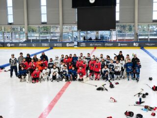 Le week-end  dernier, c'était la reprise du championnat U13. 
Avec les équipes Rennes/St Brieuc, Nantes, Brest A et Brest B.
Nos jeunes, jouent pour les couleurs de Brest, mais ils ont complété l'équipe Nantaise (en sous effectif).
3vs3 sur demi glace, bonne ambiance et FairPlay.